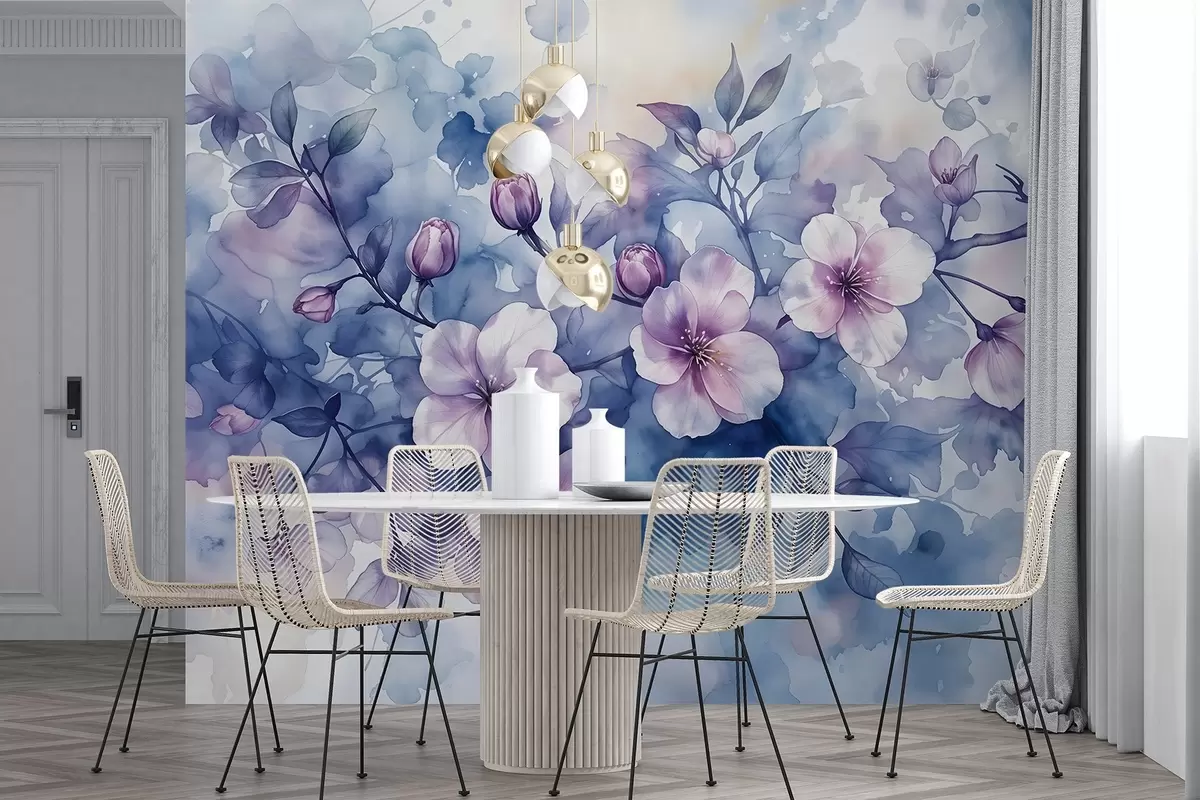 murales de pared Delicadas flores rosas y moradas de imitación acuarela con pétalos suaves y difuminados sobre un fondo azul salpicado w08582