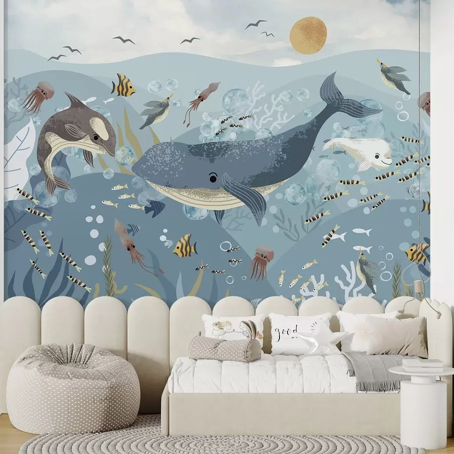murales de pared Ilustración infantil linda impresión con ballena azul rodeada de peces, calamares, medusas en un océano azul con burbujas w08921