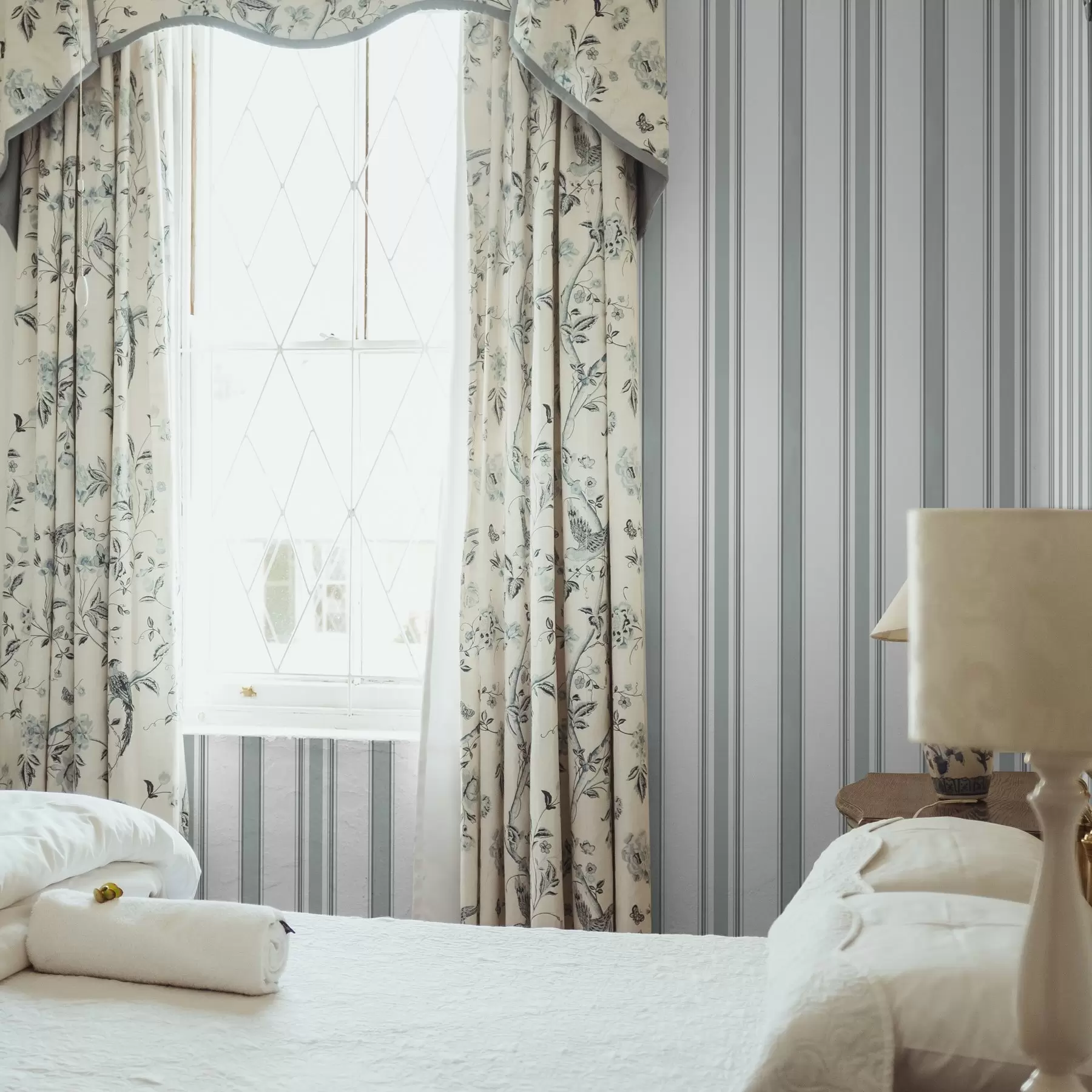 murales de pared Estampado doble con rayas grises y azules a00554