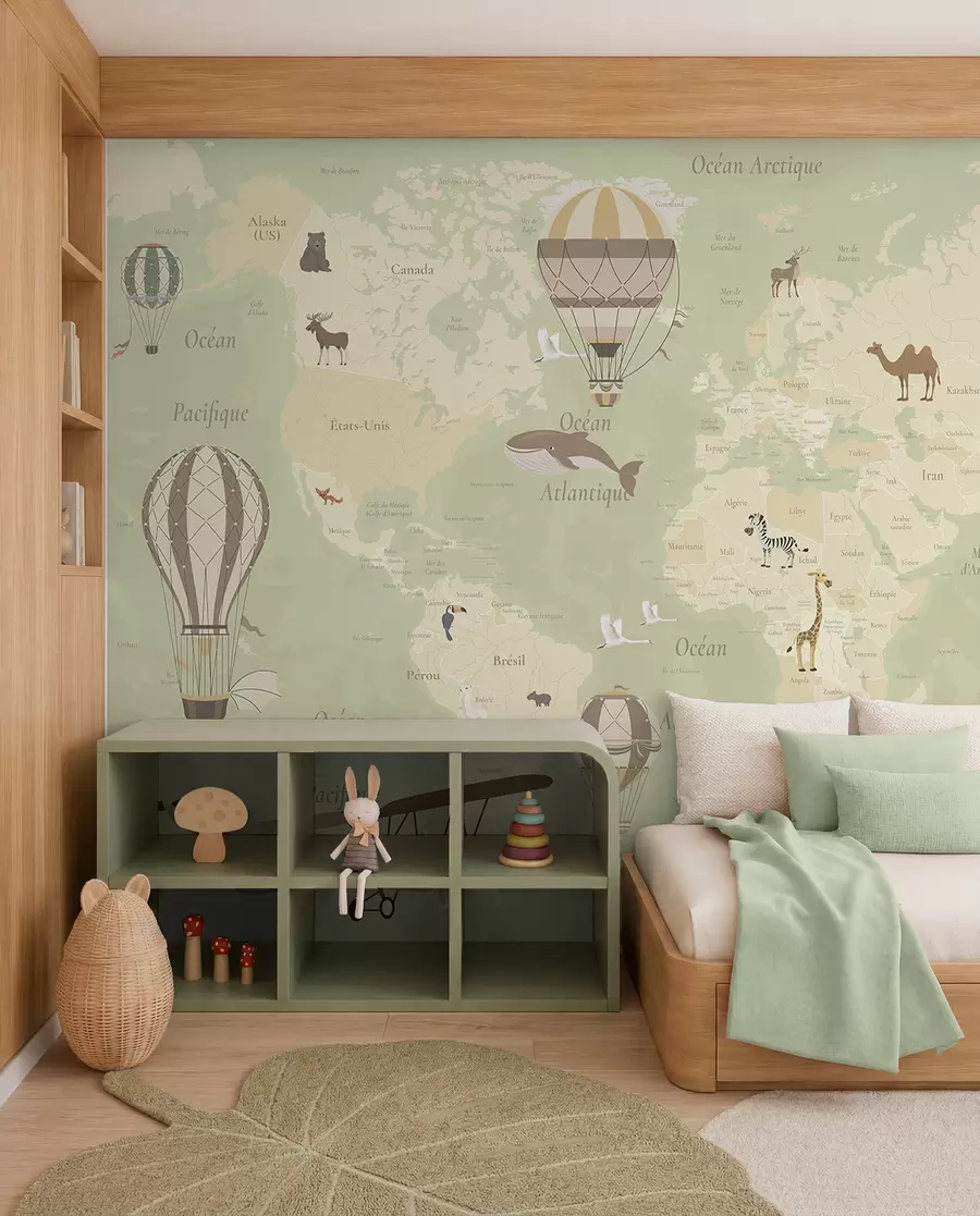 murales de pared Mapa del mundo para niños con animales, aviones y globos aerostáticos. En francés. Color verde. c00003frv2