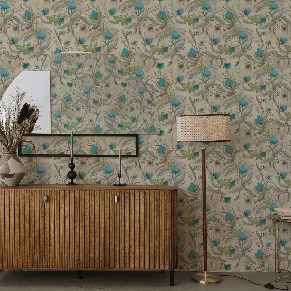 Papel pintado Capullos y hojas azules sobre un fondo beige claro. a00930