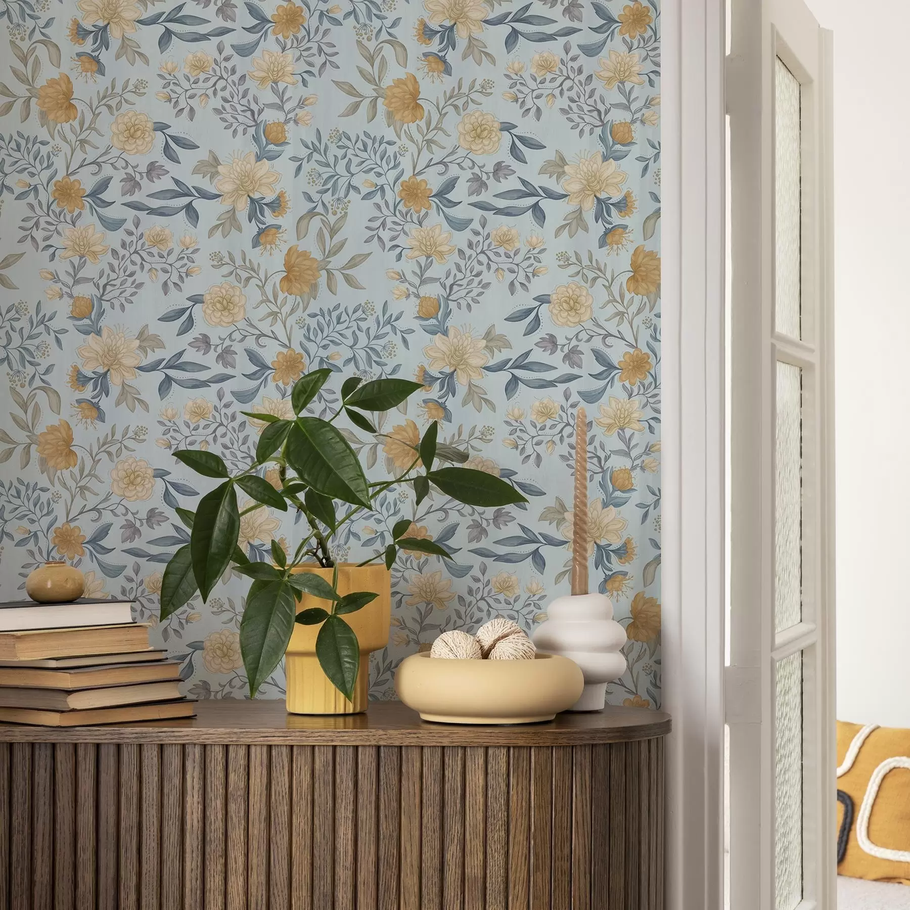 murales de pared Flores amarillas y azules con hojas sobre un fondo azul cielo a00934