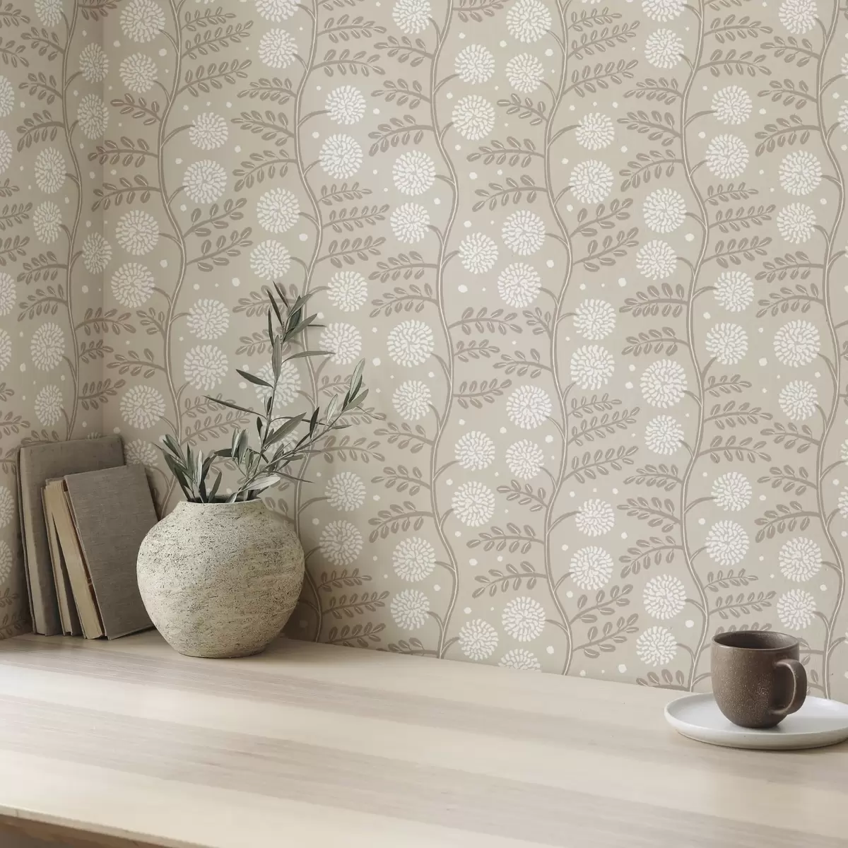 Papel pintado Tallos de color beige con flores blancas esponjosas y suaves puntos. a00997