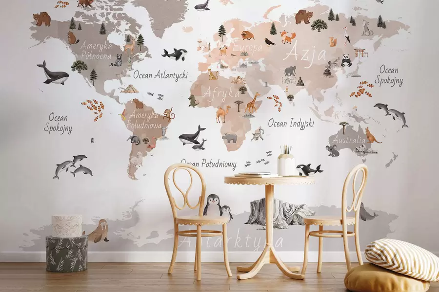 murales de pared Un mapa en tonos beige, con un estilo de acuarela, en el que aparecen animales, plantas y elementos arquitectónicos. Rótulos en polaco. c00009plv3